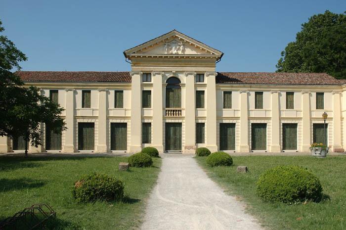 facciata Villa Ferretti-Angeli (foto di Mario Fletzer)