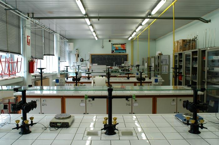Liceo Scientifico Giordano Bruno - foto di un laboratorio