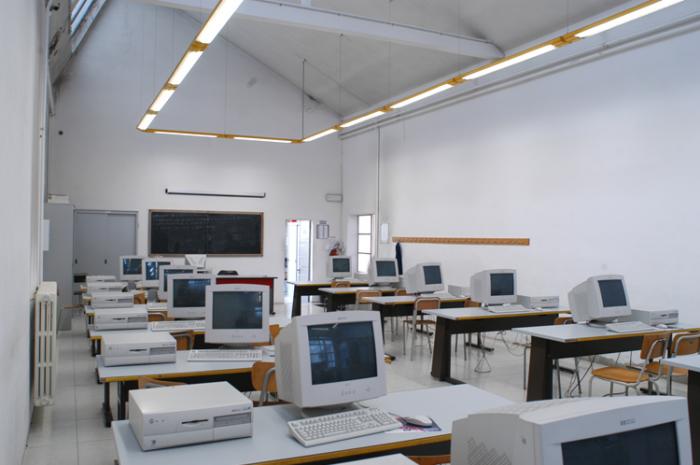 Istituto Tecnico Industriale Statale 'Antonio Pacinotti'- laboratorio informatica