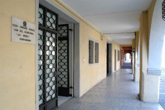 Foto dell'ingresso principale all'Istituto
