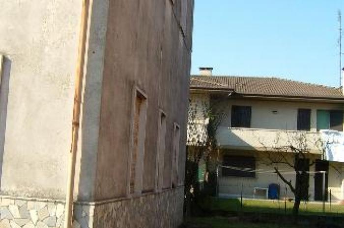 Foto dell'angolo sud-ovest della caserma