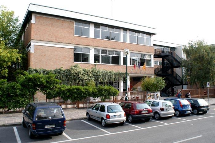 Liceo Scientifico Giordano Bruno - ingresso principale