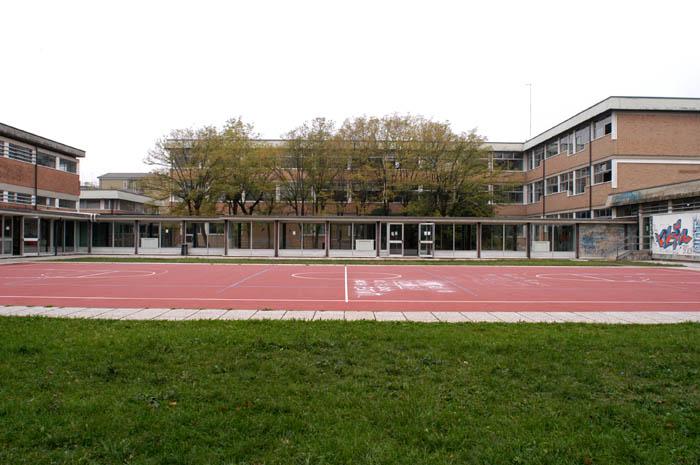 Liceo Scientifico Giordano Bruno - foto del campo da gioco esterno